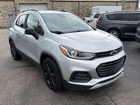 Used 2019 Chevrolet Trax LT w/ Sun & Sound Package FWD image 1