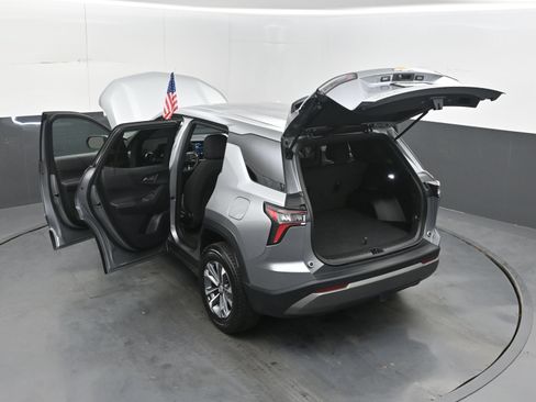 Used 2026 Chevrolet Equinox LT FWD image 44