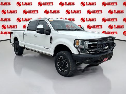 Used 2022 Ford F250 Platinum w/ FX4 Off-Road Package image 3
