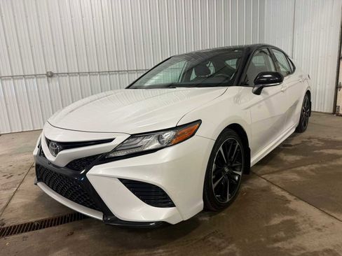 Used 2019 Toyota Camry XSE w/ Navigation Package FWD image 1