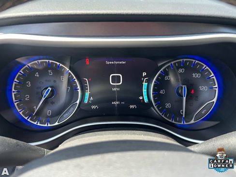 Certified 2024 Chrysler Pacifica Touring-L FWD image 31
