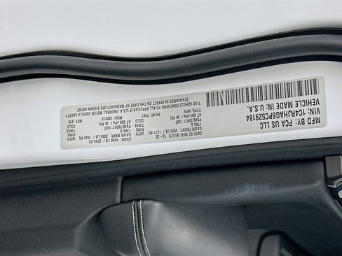 Used 2023 Jeep Grand Cherokee Laredo AWD/4WD image 12
