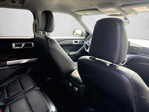 Used 2022 Ford Explorer XLT w/ Equipment Group 202A image 20