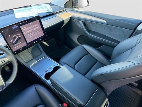 Used 2024 Tesla Model Y Long Range image 23