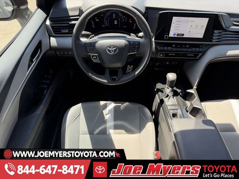 Used 2025 Toyota Camry SE w/ Convenience Package image 14