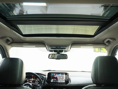 Used 2021 Nissan Rogue SL w/ Premium Package image 8