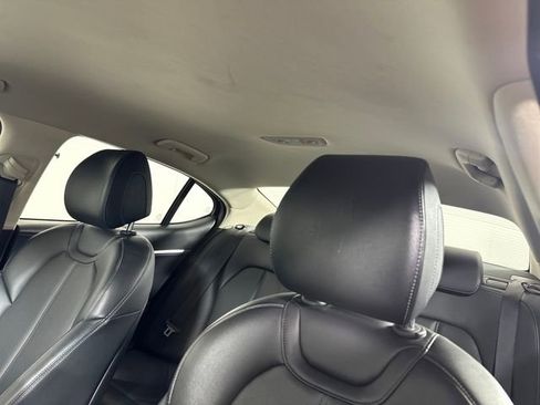 Used 2023 Genesis G70 2.0T image 12