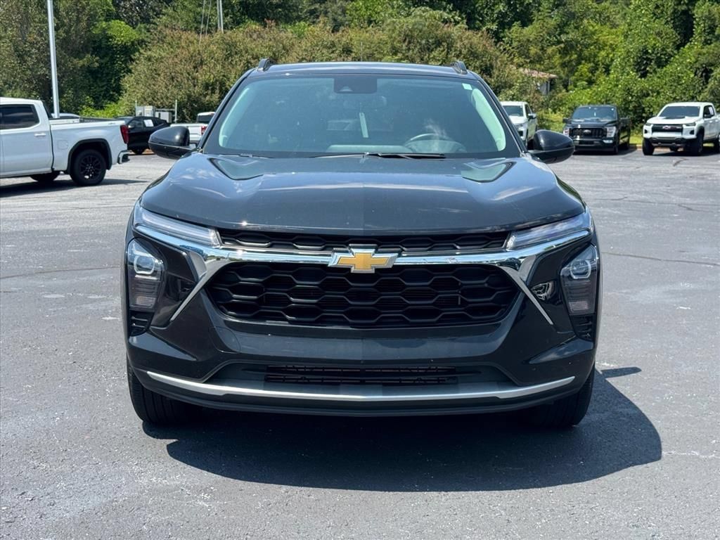 Used 2025 Chevrolet Trax LT w/ Driver Confidence Package FWD image 8