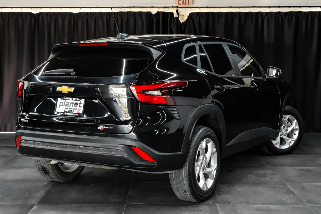 Used 2025 Chevrolet Trax LS w/ LS Convenience Package FWD image 8