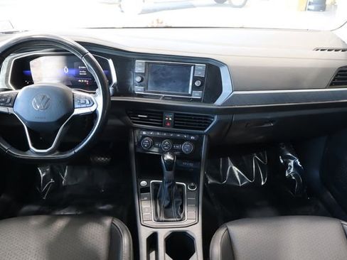 Used 2022 Volkswagen Jetta SE image 27