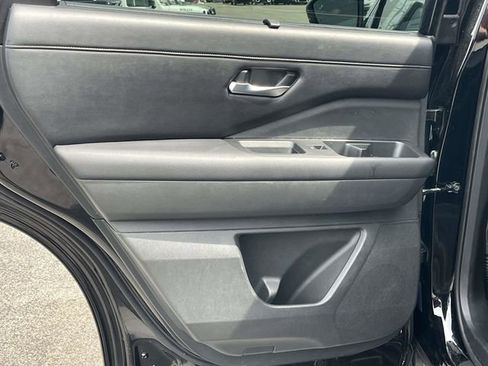 Used 2024 Nissan Pathfinder SL FWD image 16