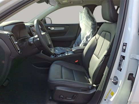 New 2026 Volvo XC40 B5 Core w/ Climate Package image 5