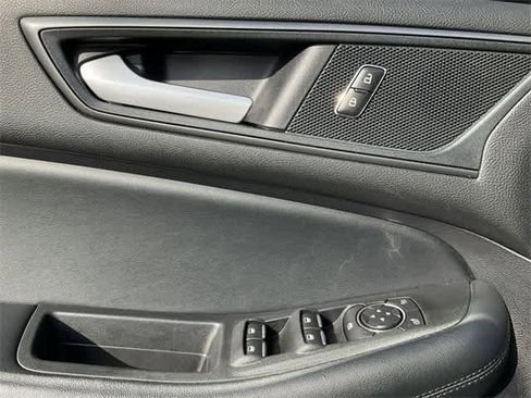 Used 2020 Ford Edge SE image 13