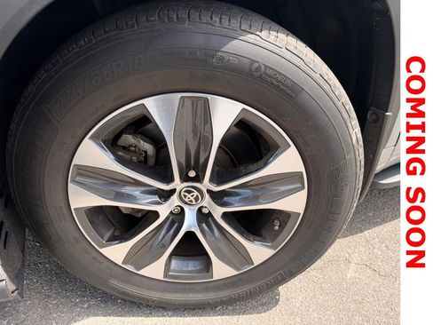 Used 2020 Toyota Highlander XLE AWD/4WD image 4