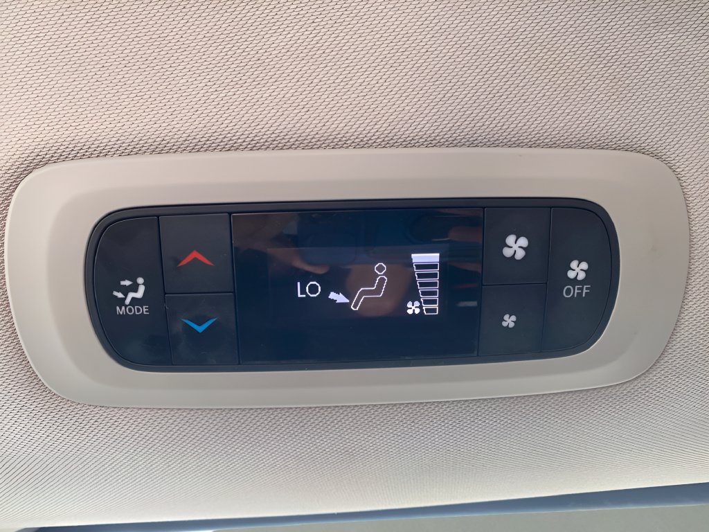 Used 2023 Chrysler Voyager LX FWD image 15