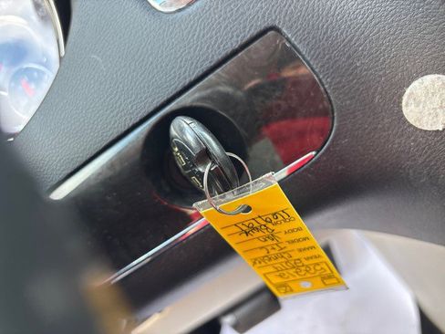 Used 2014 Chrysler Town & Country Touring-L w/ Driver Convenience Group image 15