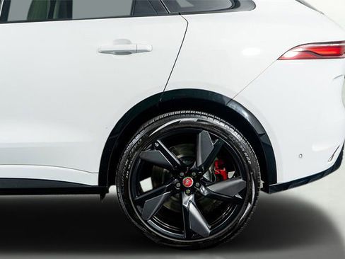 Used 2022 Jaguar F-PACE SVR image 16