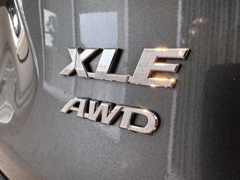 Used 2020 Toyota RAV4 XLE AWD/4WD image 7
