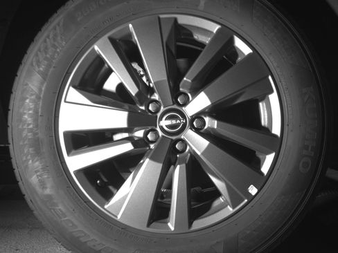 Used 2025 Nissan Pathfinder SV FWD image 15