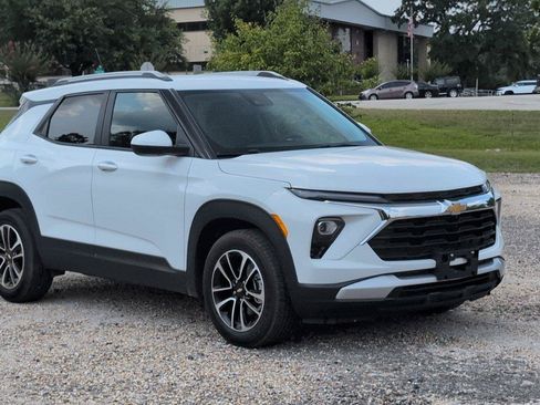 Certified 2024 Chevrolet TrailBlazer LT w/ LT Cold Weather Package FWD image 8