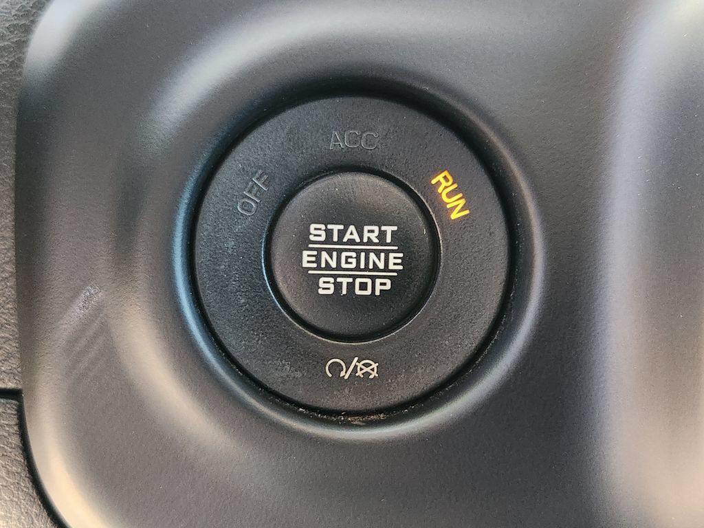 Used 2020 Jeep Wrangler Unlimited Sahara AWD/4WD image 12