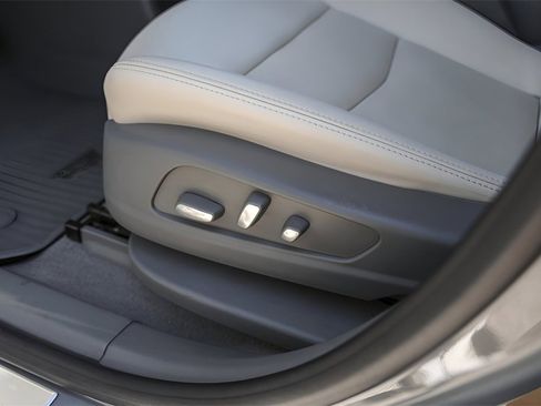 Used 2022 Cadillac XT6 Premium Luxury w/ Technology Package image 8