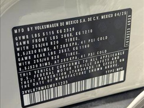 Used 2025 Volkswagen Tiguan SEL R-Line AWD/4WD image 25