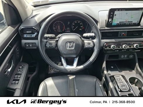Used 2023 Honda Pilot Touring image 15