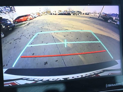 Used 2023 Toyota Camry SE image 3