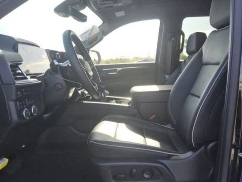 Used 2025 Chevrolet Suburban Premier AWD/4WD image 6