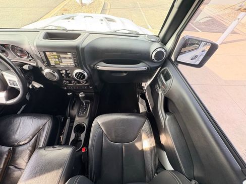 Used 2015 Jeep Wrangler Unlimited Rubicon image 13