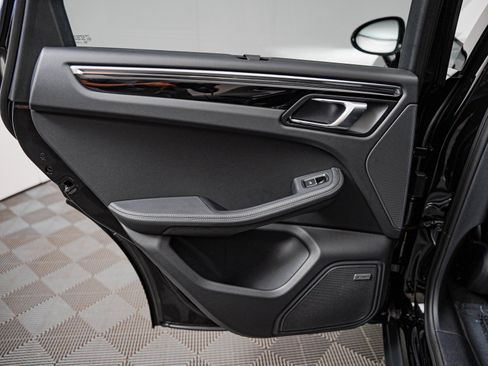 Certified 2026 Porsche Macan AWD/4WD image 28