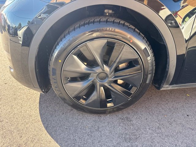 Used 2024 Tesla Model Y Long Range AWD/4WD image 9