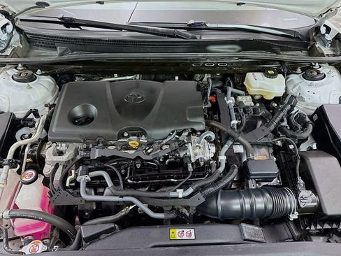 Used 2022 Toyota Camry XLE w/ Navigation Upgrade Package image 32