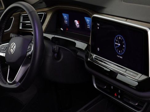 Used 2025 Volkswagen Atlas SE image 21