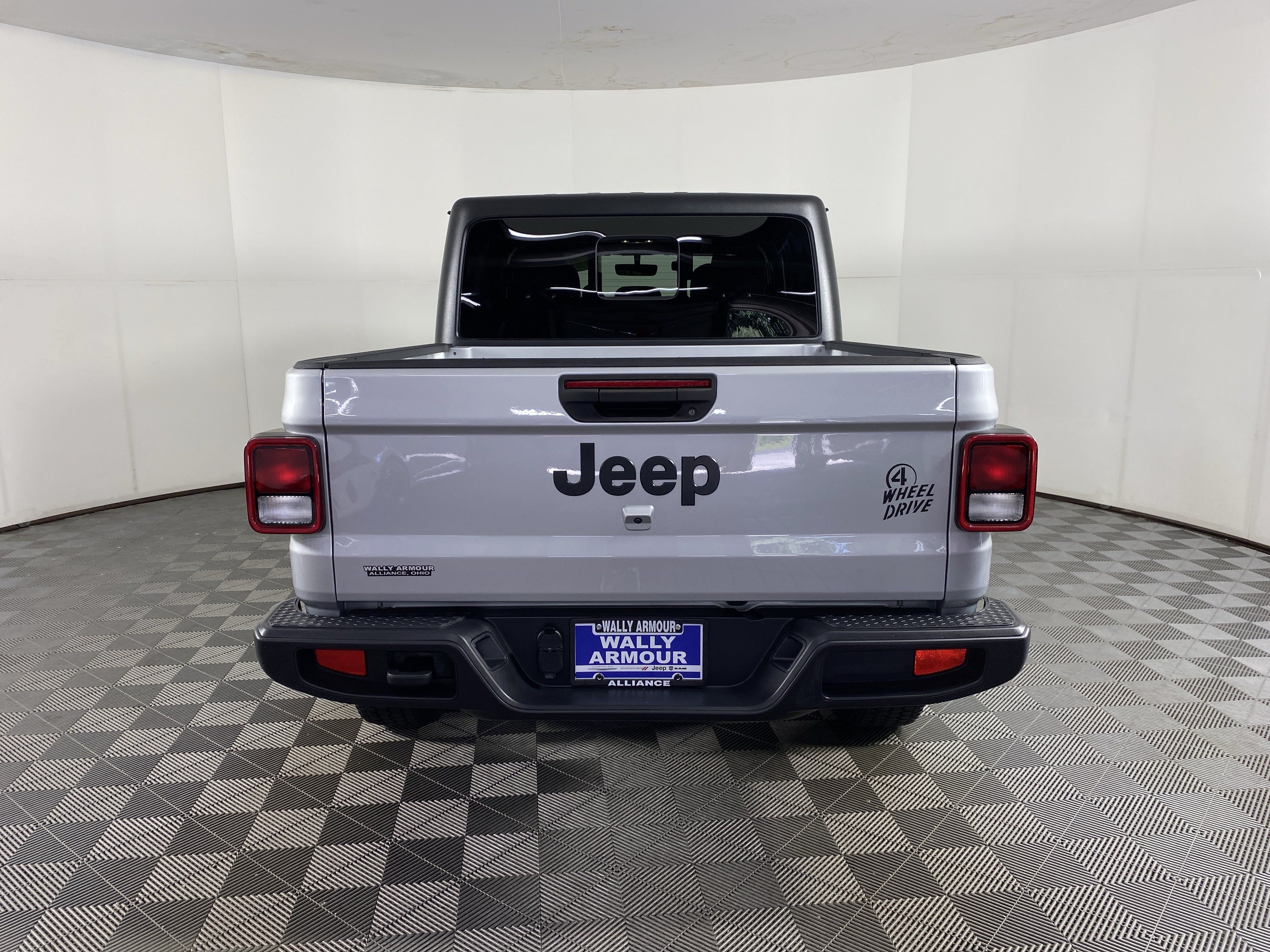Used 2023 Jeep Gladiator Sport AWD/4WD image 9