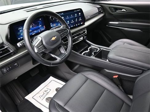 Used 2025 Chevrolet Traverse LT image 18