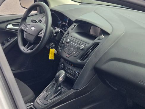 Used 2018 Ford Focus SE FWD image 6