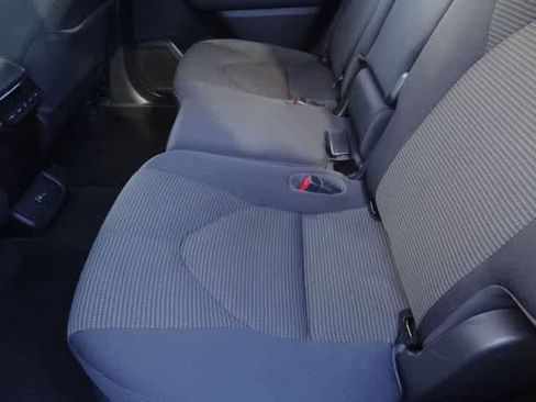 Used 2023 Toyota Highlander L image 19