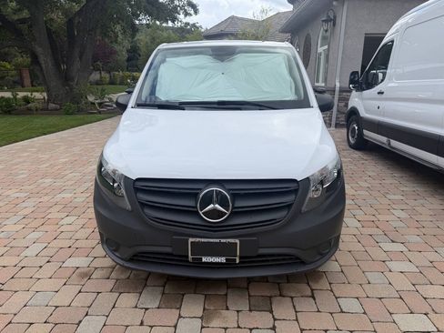 Used 2023 Mercedes-Benz Metris image 5