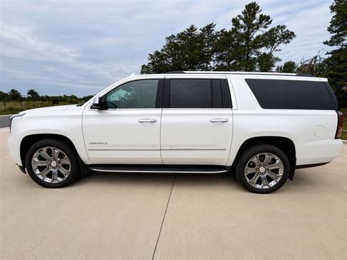 Used 2016 GMC Yukon XL Denali w/ Open Road Package AWD/4WD image 4