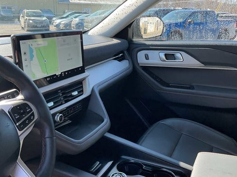 Used 2025 Ford Explorer Active w/ Active Comfort Package image 22