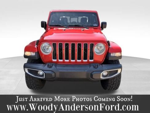 Used 2023 Jeep Gladiator Overland AWD/4WD image 3