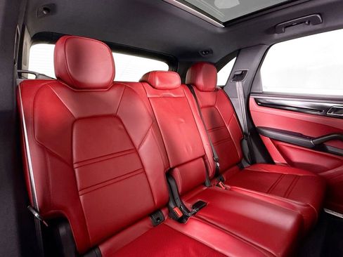 Used 2020 Porsche Cayenne image 15