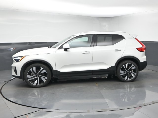 Used 2024 Volvo XC40 B5 Plus w/ Climate Package AWD/4WD image 4