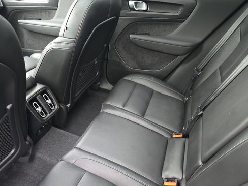 Used 2024 Volvo XC40 B5 Plus w/ Protection Package Premier AWD/4WD image 12