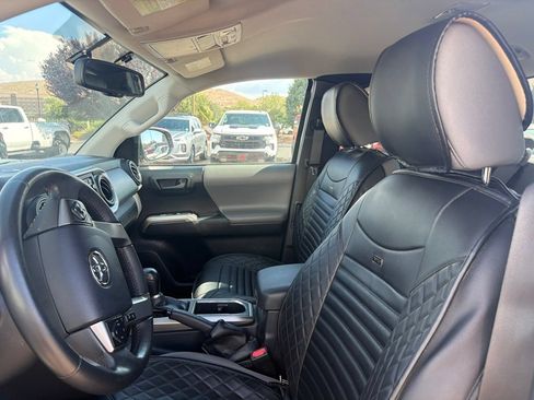 Used 2017 Toyota Tacoma SR5 w/ Tow Package RWD image 14