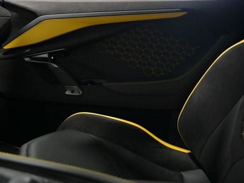 Used 2024 Lamborghini Revuelto image 62