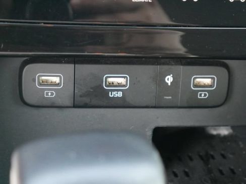 Used 2024 Kia Carnival EX FWD image 32
