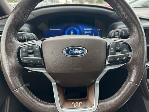 Used 2021 Ford Explorer King Ranch w/ Premium Technology Package image 23